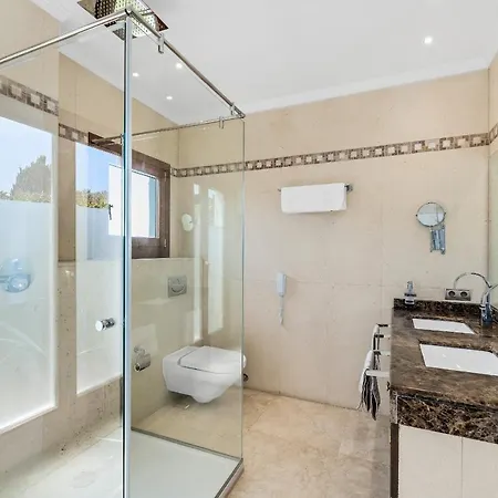 All About Puente Romano Penthouse 아파트 *